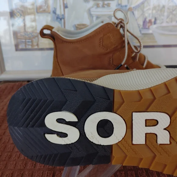 Sorel Brown and Black Winter Boots - Picture 10 of 16